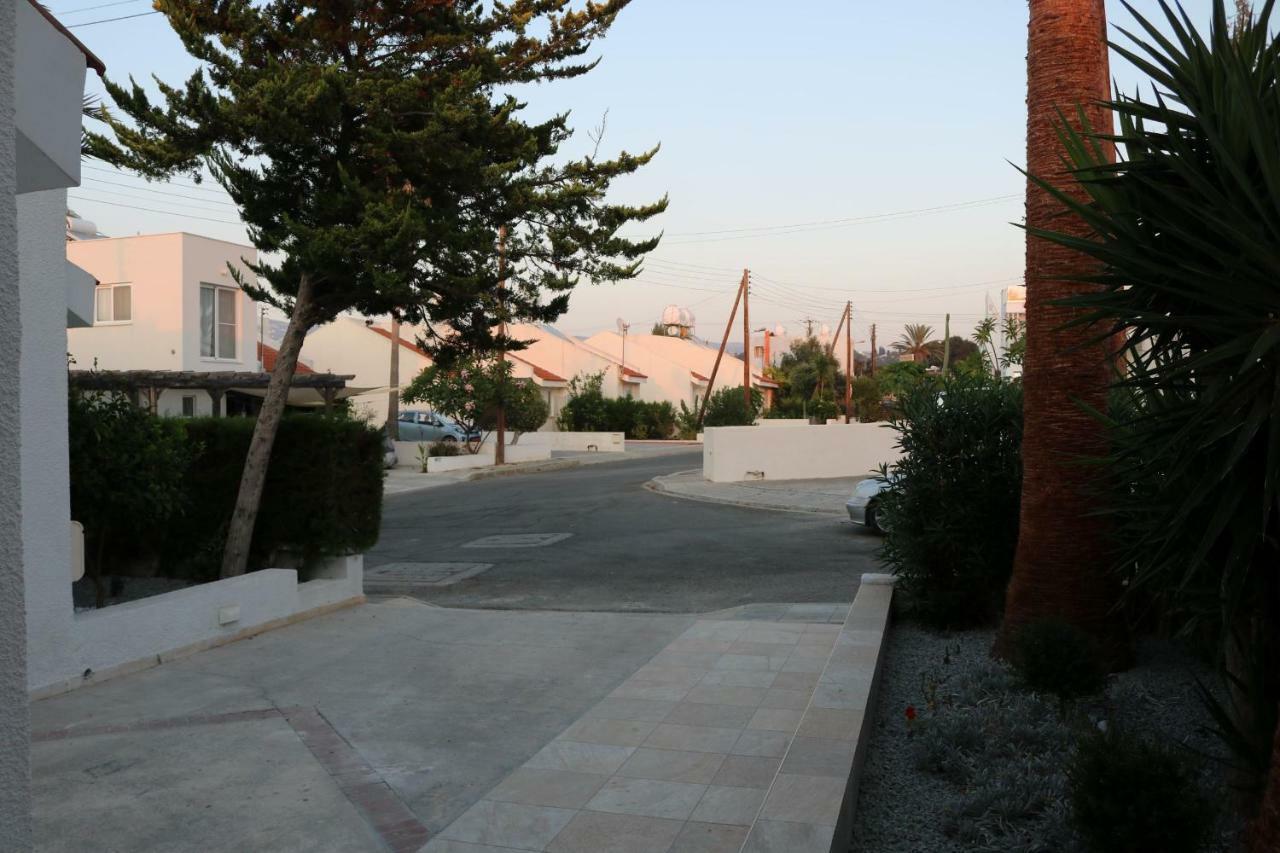 Yulya Villa By Taimoura Paphos ภายนอก รูปภาพ