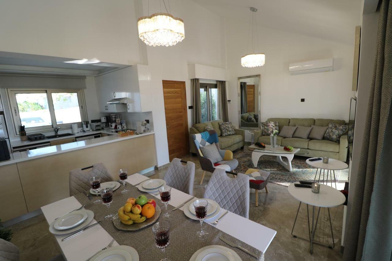 Yulya Villa By Taimoura Paphos ภายนอก รูปภาพ