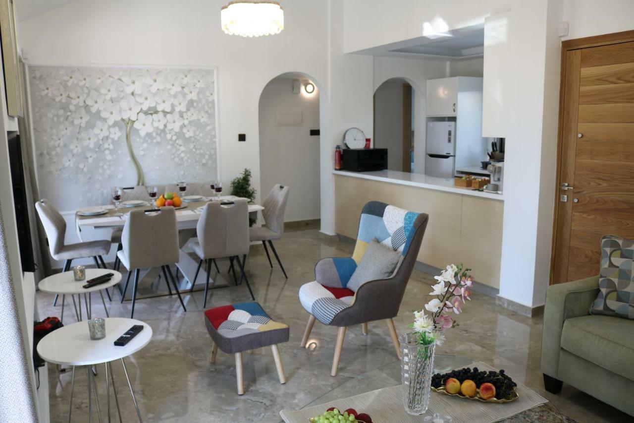 Yulya Villa By Taimoura Paphos ภายนอก รูปภาพ