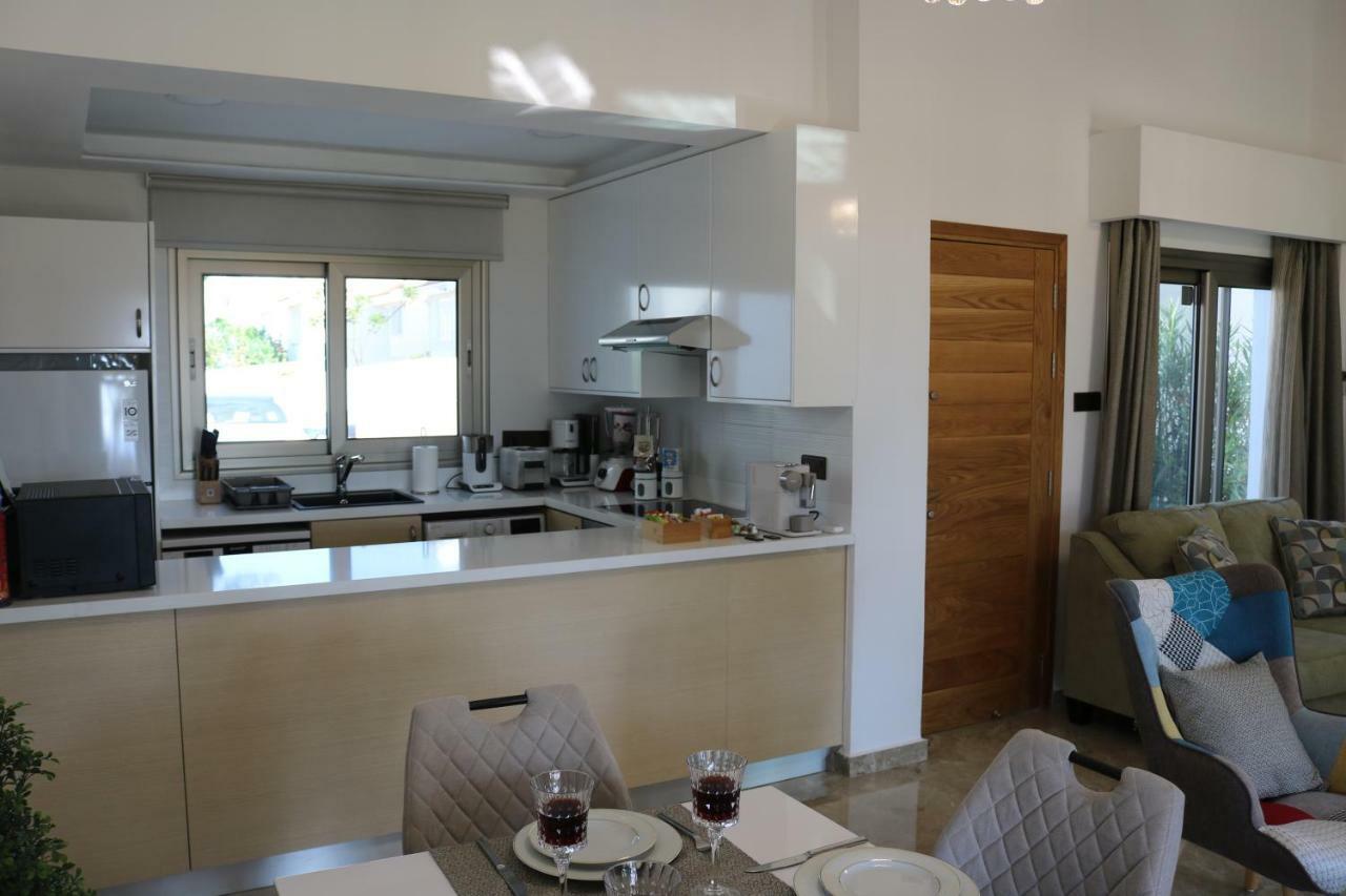 Yulya Villa By Taimoura Paphos ภายนอก รูปภาพ