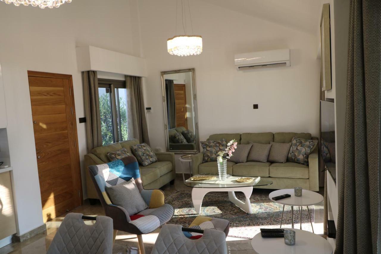 Yulya Villa By Taimoura Paphos ภายนอก รูปภาพ